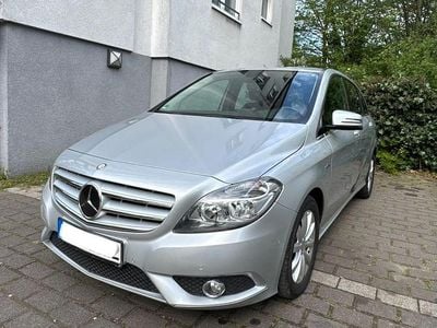 Usata Mercedes B180 122 CV (89 kW) 2012 Argento Monovolume