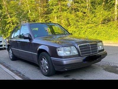 Violet Gebraucht 1995 Mercedes E220 Limousine | 6.999 €