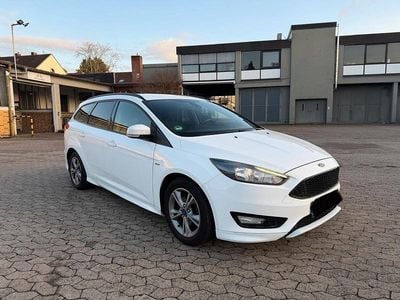 Weiß Gebraucht 2017 Ford Focus ST-Line Kombi | 6.999 € (Fairer Preis)