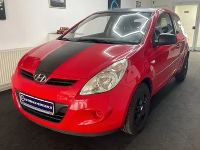Gebraucht Hyundai i20 77 PS (56 kW) 2012 Rot Kleinwagen