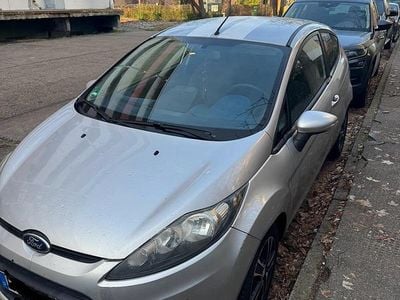 Gebraucht Ford Fiesta 90 PS (66 kW) 2009 Silber Kleinwagen