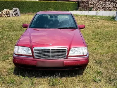 Gebraucht Mercedes C180 122 PS (89 kW) 1993 Rot Limousine