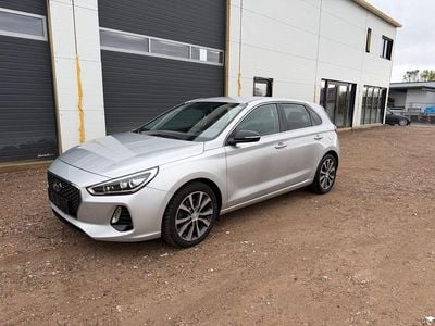 Second-hand Hyundai i30 Intro Edition 110 CP (80 kW) 2017 Argintiu Berlinǎ