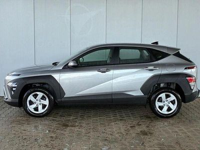 Neu Hyundai Kona Comfort 101 PS (74 kW) 2025 Shimmering silver SUV