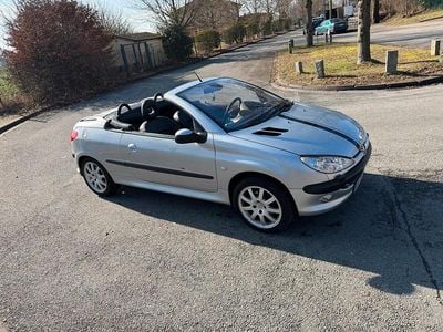 Gebraucht Peugeot 206 CC 109 PS (80 kW) 2002 Silber Cabrio
