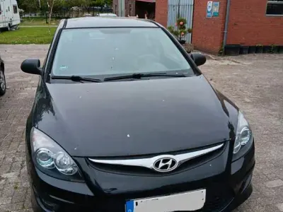 Gebraucht Hyundai i30 Classic 109 PS (80 kW) 2011 Schwarz Limousine