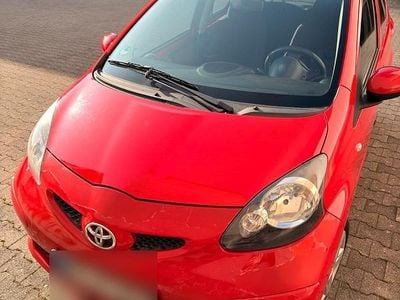 Gebraucht Toyota Aygo 67 PS (49 kW) 2008 Rot Kleinwagen