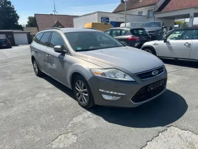Gebraucht Ford Mondeo 140 PS (102 kW) 2013 Micastonesilber metallic (metallic) Kombi