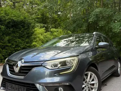 Gebraucht Renault Mégane Experience 132 PS (97 kW) 2017 Grau Limousine