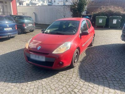 Gebraucht Renault Clio II 75 PS (55 kW) 2009 Rot Kleinwagen