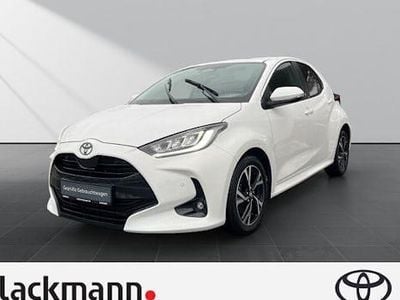 Neu Toyota Yaris Hybrid Comfort 117 PS (86 kW) 2026 Weiß Limousine
