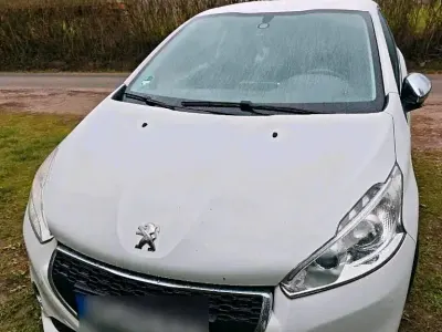 Gebraucht Peugeot 208 62 PS (45 kW) 2013 Kleinwagen