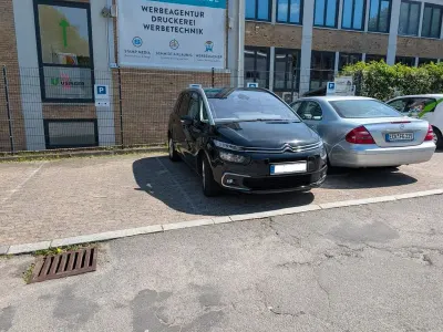 Gebraucht Citroën C4 SpaceTourer Shine 131 PS (96 kW) 2021 Schwarz Van / Kleinbus