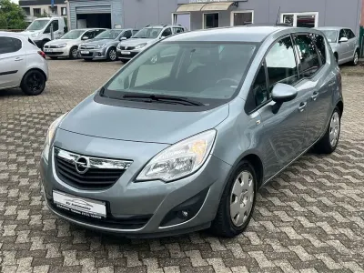 Używany Opel Meriva Design Edition 101 KM (74 kW) 2011 Srebrny Minivan