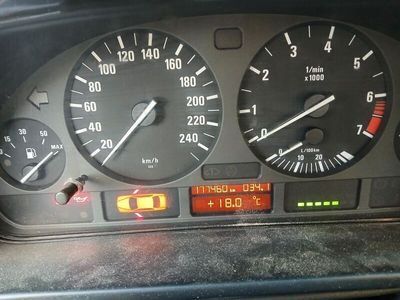 BMW 523