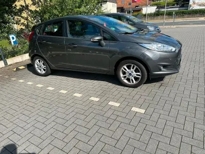 Gebraucht Ford Fiesta 80 PS (58 kW) 2016 Silber Kleinwagen