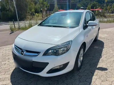 Gebraucht Opel Astra 110 PS (80 kW) 2014 Weiß Limousine