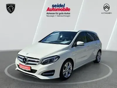 Gebraucht Mercedes B180 Urban 122 PS (89 kW) 2016 Weiß Kleinwagen