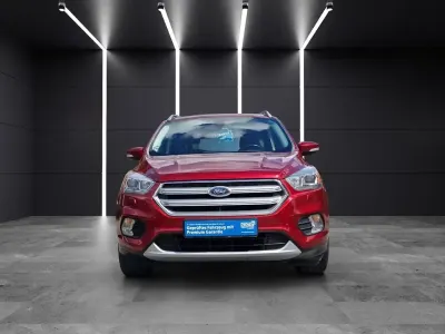 Używany Ford Kuga Cool & Connect 150 KM (110 kW) 2017 Czerwony SUV