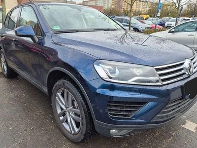 Gebraucht VW Touareg 262 PS (192 kW) 2015 Blau SUV