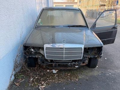 Usata Mercedes 190 122 CV (89 kW) 1990 Nero Berlina