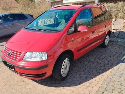 Second-hand VW Sharan Trendline 116 CP (85 kW) 2009 Roșu Monovolum