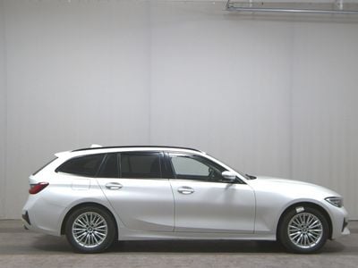 BMW 330e