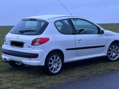 Gebraucht Peugeot 206+ Sport 60 PS (44 kW) 2010 Weiß Kleinwagen