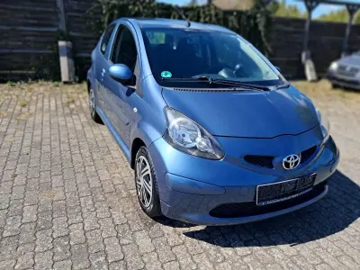 Second-hand Toyota Aygo 68 CP (50 kW) 2006 Albastru Hatchback