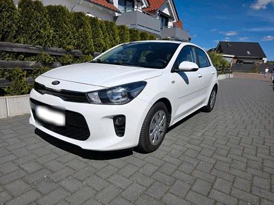 Usata Kia Rio 84 CV (61 kW) 2017 Bianco Station wagon