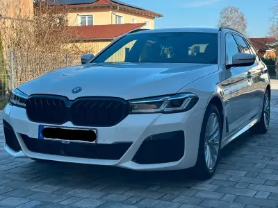 Gebraucht BMW 530e Sport Line 292 PS (214 kW) 2023 Weiß Kombi