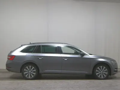 Gebraucht Skoda Superb Ambition 200 PS (147 kW) 2022 Graphitegrau metallic Kombi