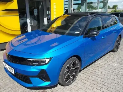 Gebraucht Opel Astra Ultimate 131 PS (96 kW) 2024 Blau/typ aussenverkleidung metallic drei schichten perlmutt Kleinwagen