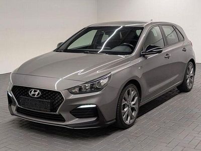 Olivinegraumet. Gebraucht 2018 Hyundai i30 N Line Limousine | 15.480 € (Fairer Preis)