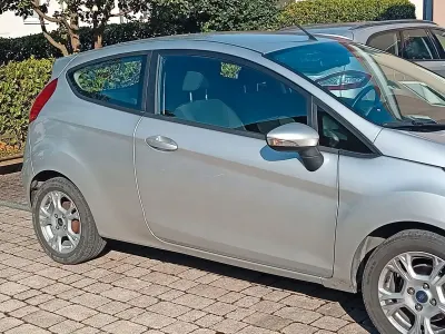 Gebraucht Ford Fiesta SYNC Edition 75 PS (55 kW) 2014 Silber Kleinwagen