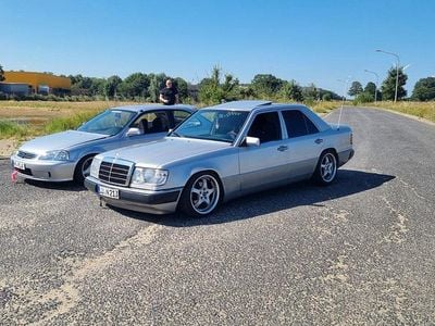 Silber Gebraucht 1991 Mercedes E230 Limousine | 6.150 €