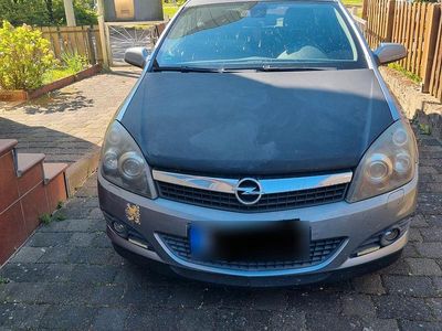Second-hand Opel Astra GTC 90 CP (66 kW) 2008 Argintiu Coupe