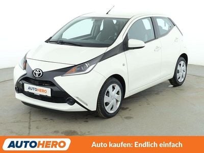 Gebraucht Toyota Aygo X-play 69 PS (50 kW) 2015 Weiß Kleinwagen