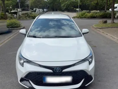 Gebraucht Toyota Corolla Hybrid 98 PS (72 kW) 2024 Weiß Kombi
