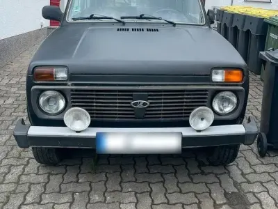 Begagnad Lada niva 83 HK (61 kW) 2012 Svart SUV