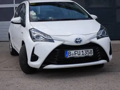 Gebraucht Toyota Yaris Hybrid 75 PS (55 kW) 2018 Weiß Kleinwagen