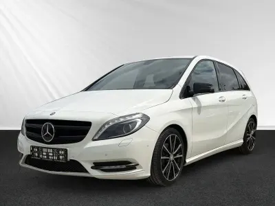 Gebraucht Mercedes B180 122 PS (89 kW) 2012 Weiß Kleinwagen