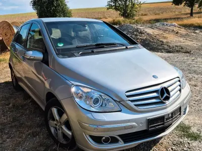 Gebraucht Mercedes B200 136 PS (100 kW) 2006 Silber Van / Kleinbus