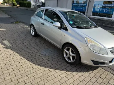 Używany Opel Corsa 60 KM (44 kW) 2009 Srebrny Hatchback