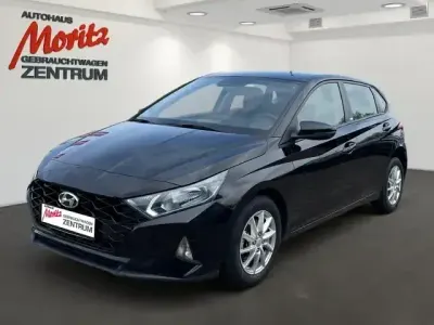 Gebraucht Hyundai i20 Select 101 PS (74 kW) 2021 Schwarz Kleinwagen