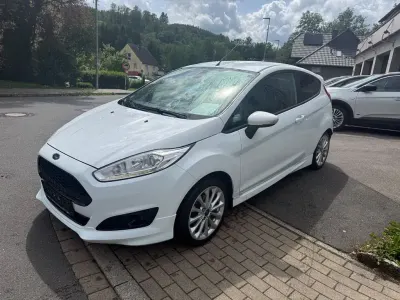 Gebraucht Ford Fiesta Sport 125 PS (91 kW) 2013 Weiß Limousine