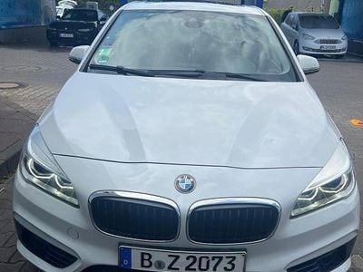 Weiß Gebraucht 2015 BMW 218 Sport Line Kombi | 11.000 € (Fairer Preis)