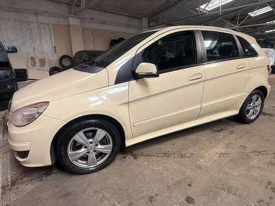 Gebraucht Mercedes B180 Edition 109 PS (80 kW) 2010 Beige Van / Kleinbus