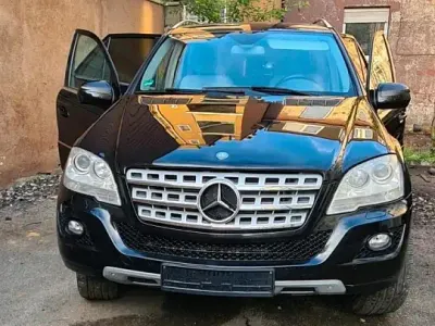 Gebraucht Mercedes ML320 224 PS (164 kW) 2009 Schwarz SUV