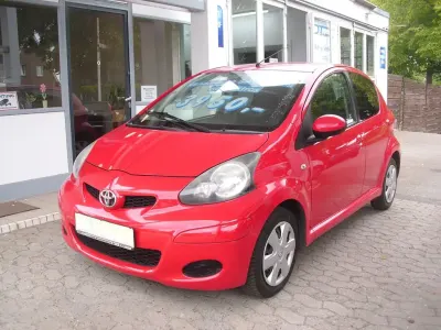 Gebraucht Toyota Aygo Edition 68 PS (50 kW) 2011 Rot Kleinwagen